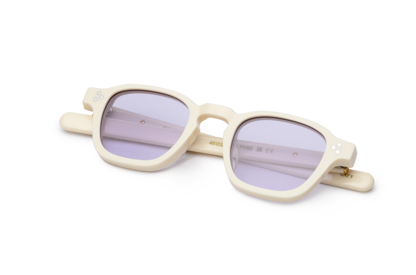 Square sunglasses for women with white frame and liliac lenses