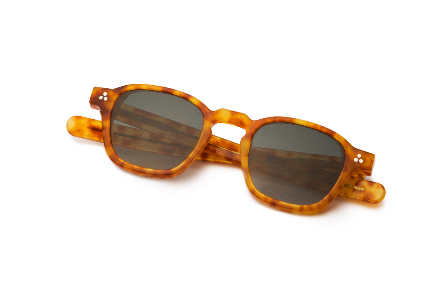 Orange tortoiseshell frame sunglasses