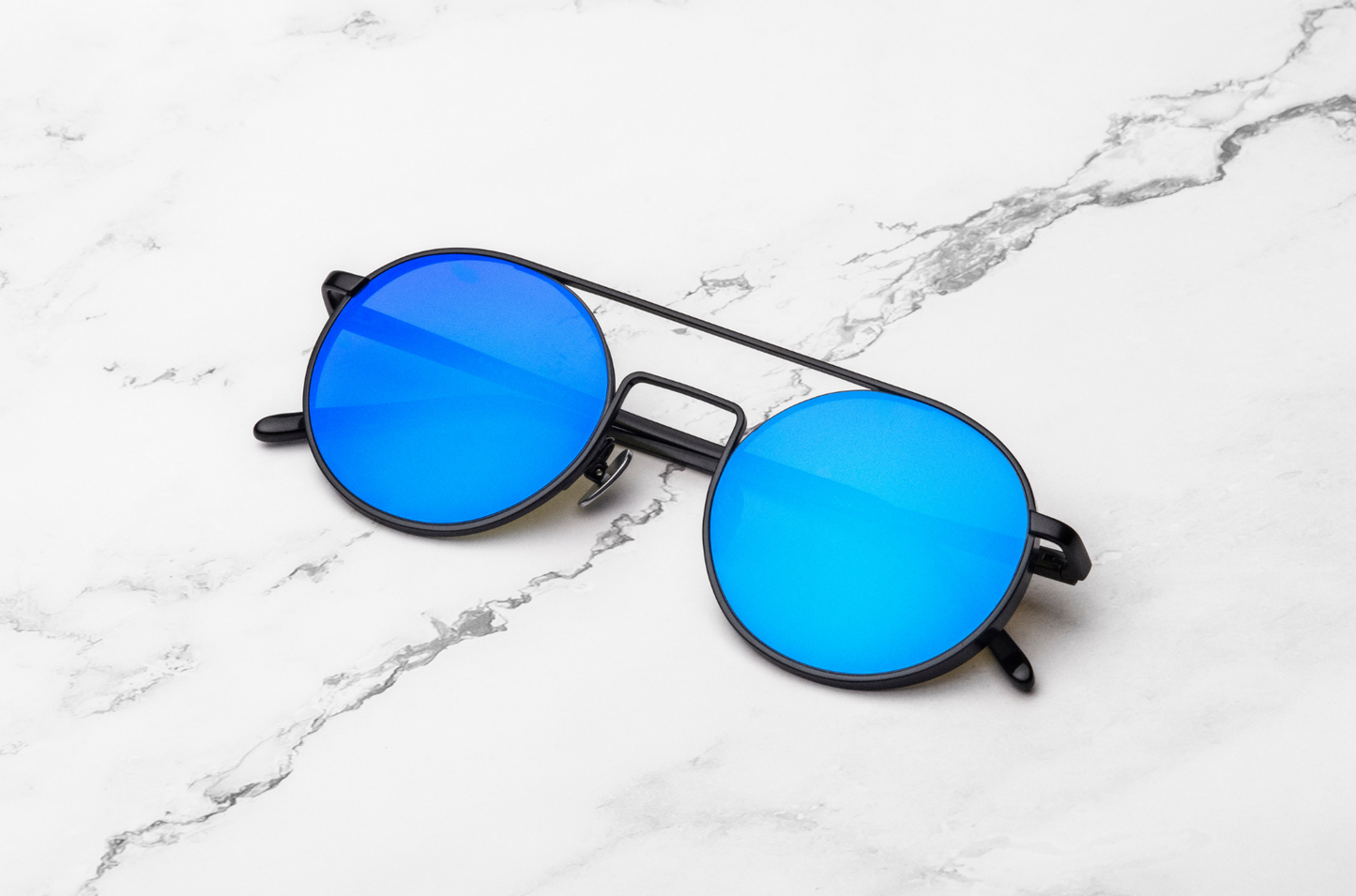 Black round sunglasses with blue polarized lenses by Kopajos