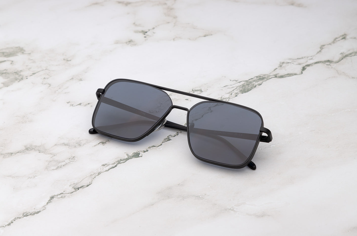 Black aviator sunglasses for men and women with polarized lenses