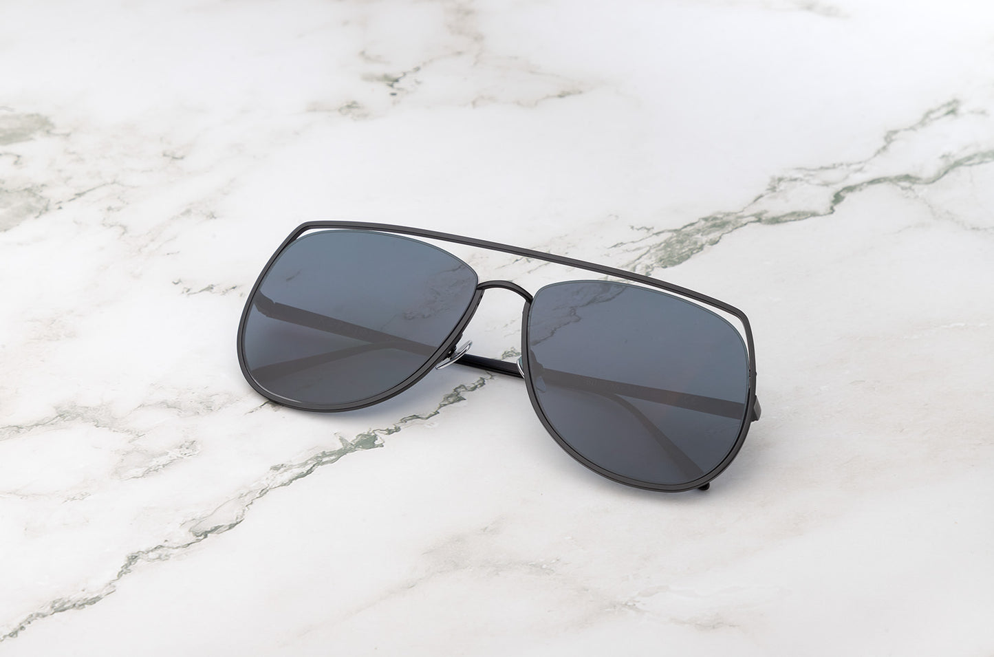 Black aviator sunglasses with polarized lenses by Kopajos