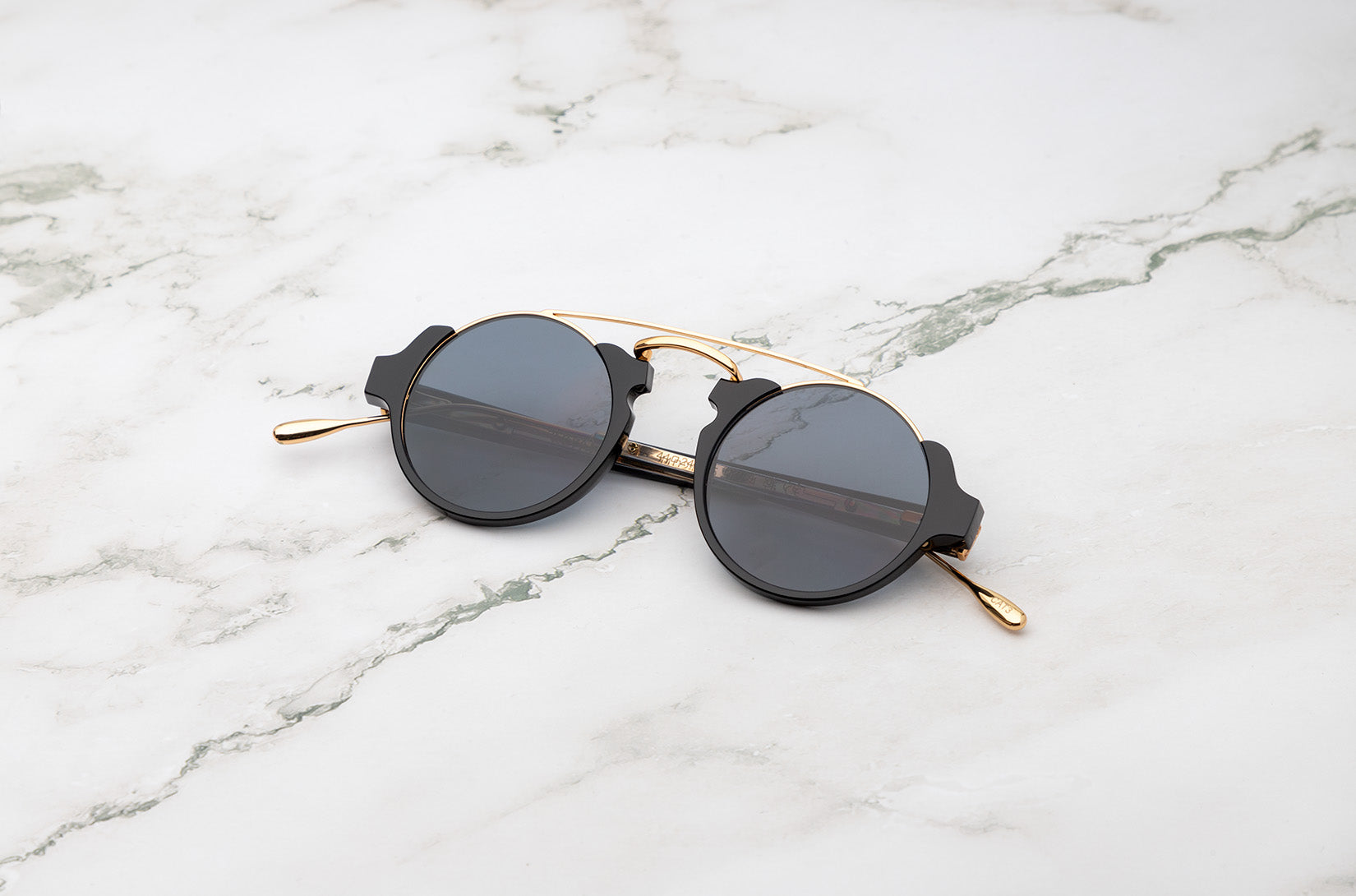 Black and gold round sunglasses for men and women with polarized lenses by Kopajos