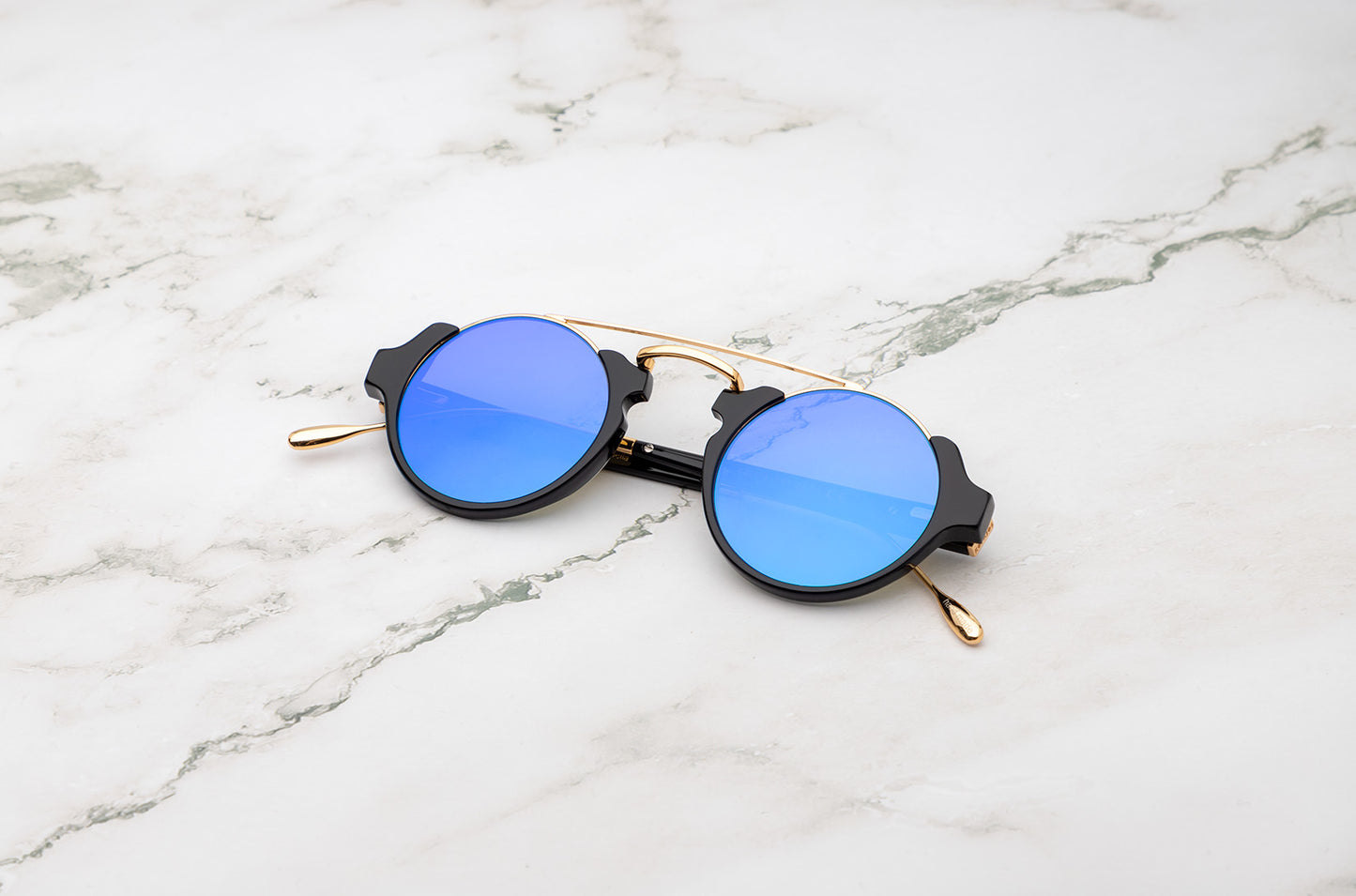 Black round sunglasses for men and women with polarized blue lenses by Kopajos