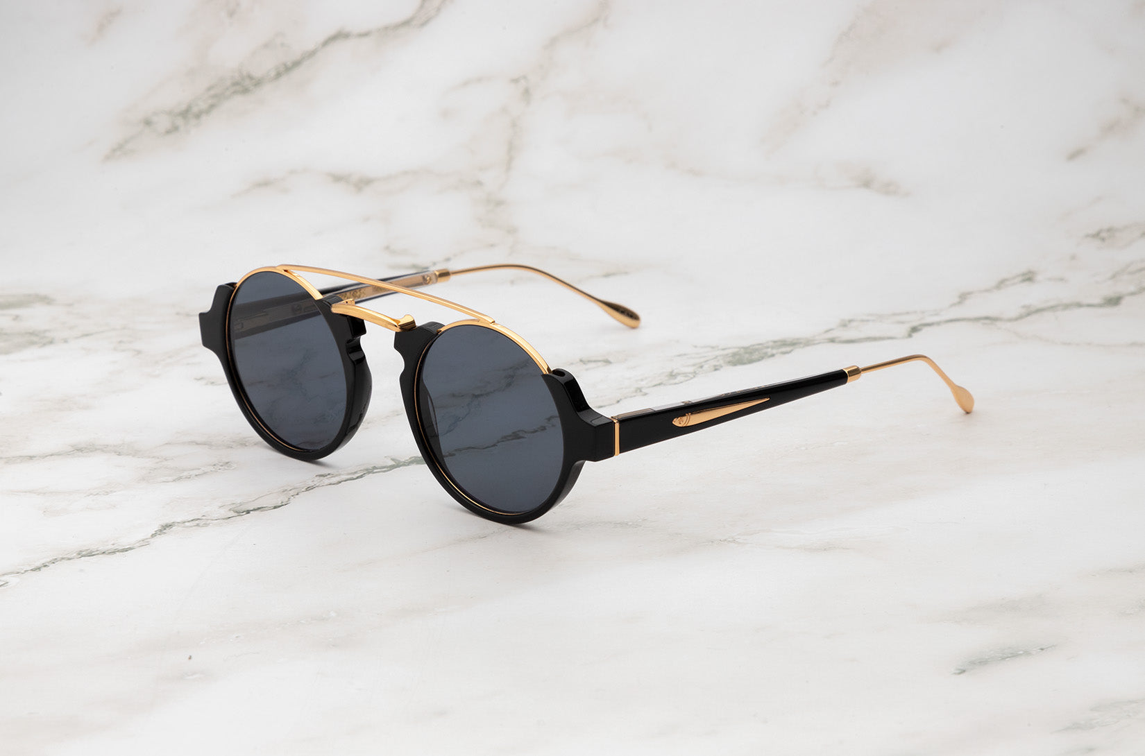 Black round sunglasses for men and women with polarized lenses by Kopajos