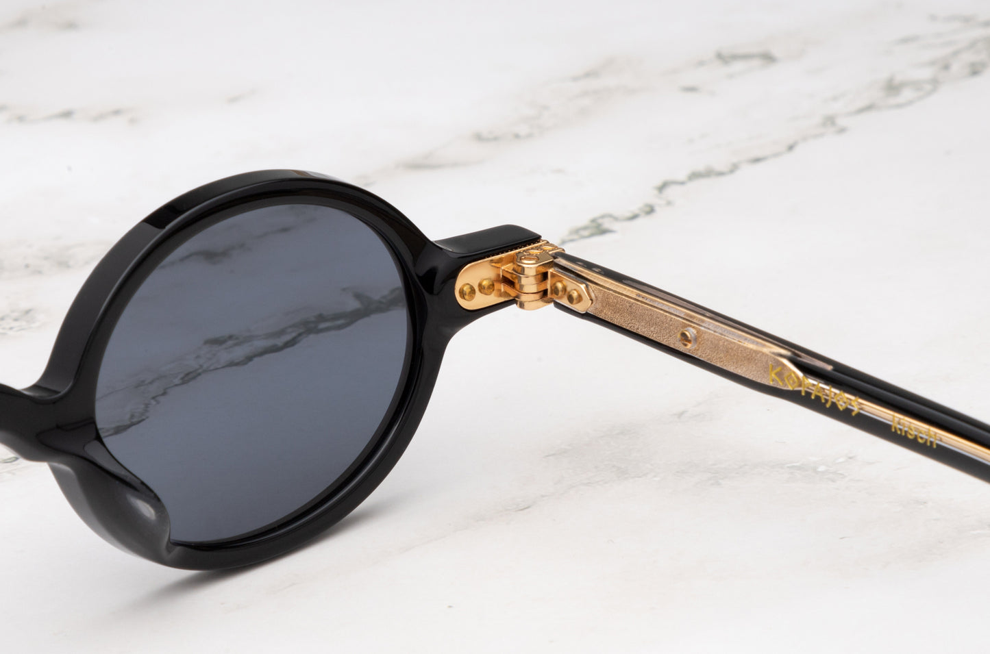 Black round sunglasses with polarized lenses by Kopajos, details