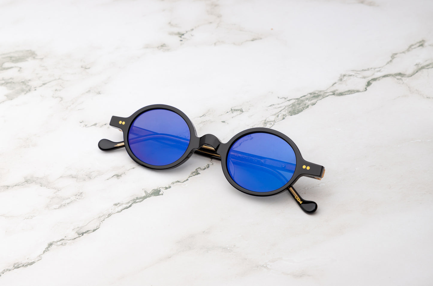 Black round sunglasses for men with blue polarized lenses by Kopajos