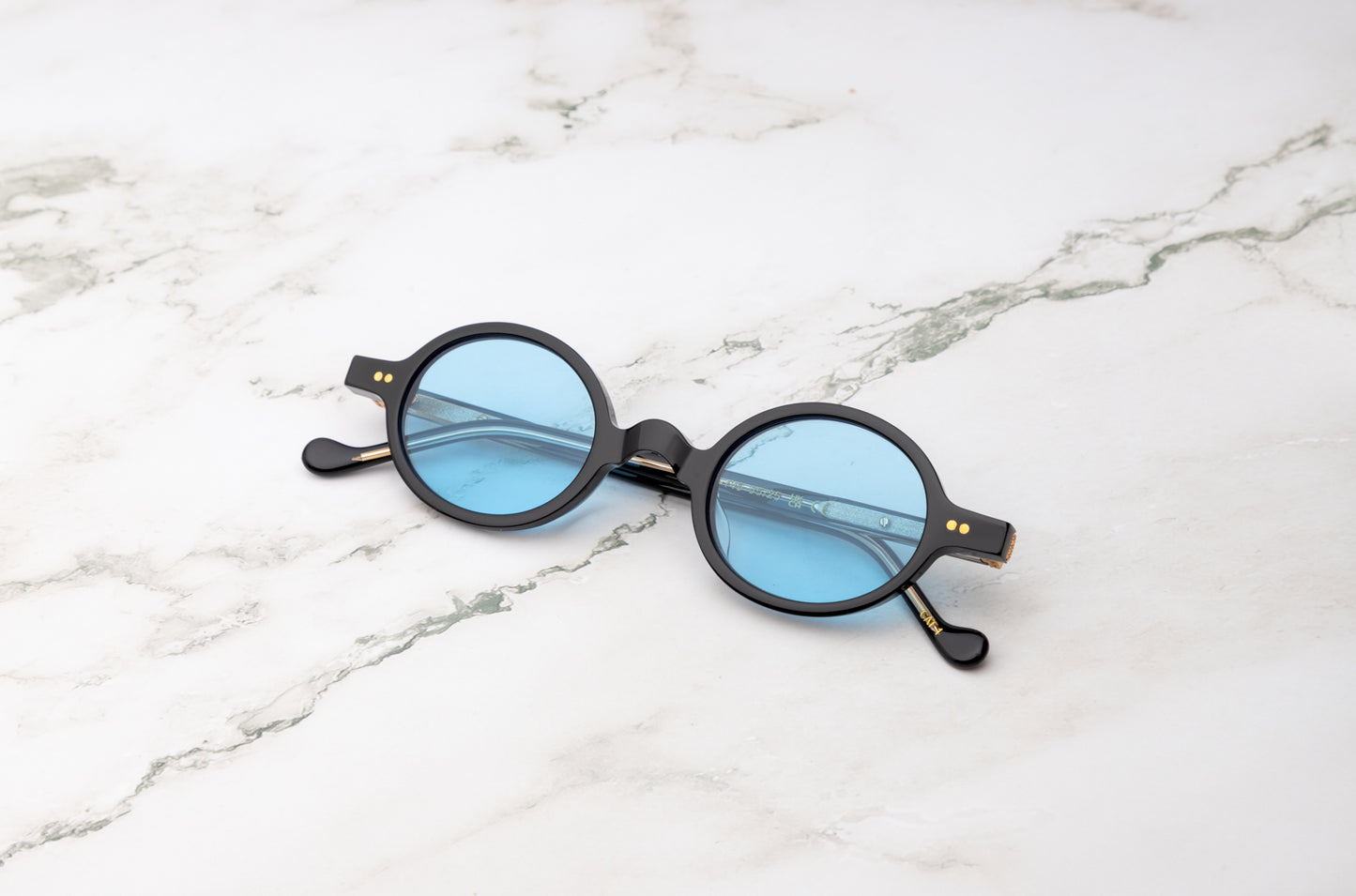 Black round sunglasses for men with light blue polarized lenses by Kopajos