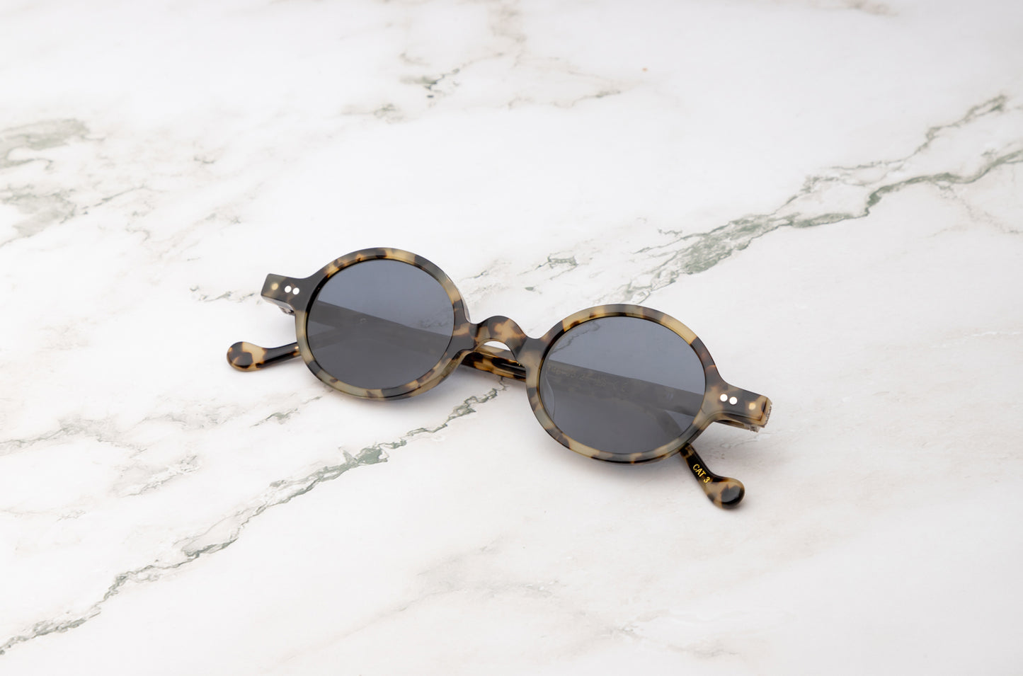 Tortoise round sunglasses for women with black polarized lenses by Kopajos
