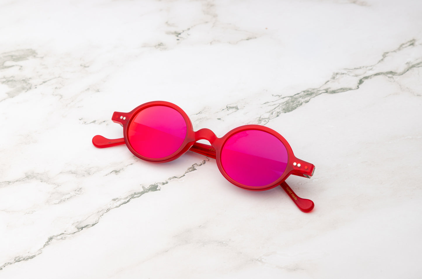 Red round sunglasses with polarized lenses by Kopajos