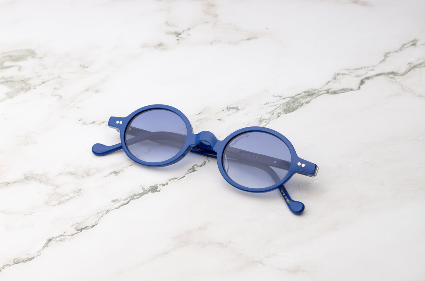 Blue round sunglasses with polarized lenses for men and women