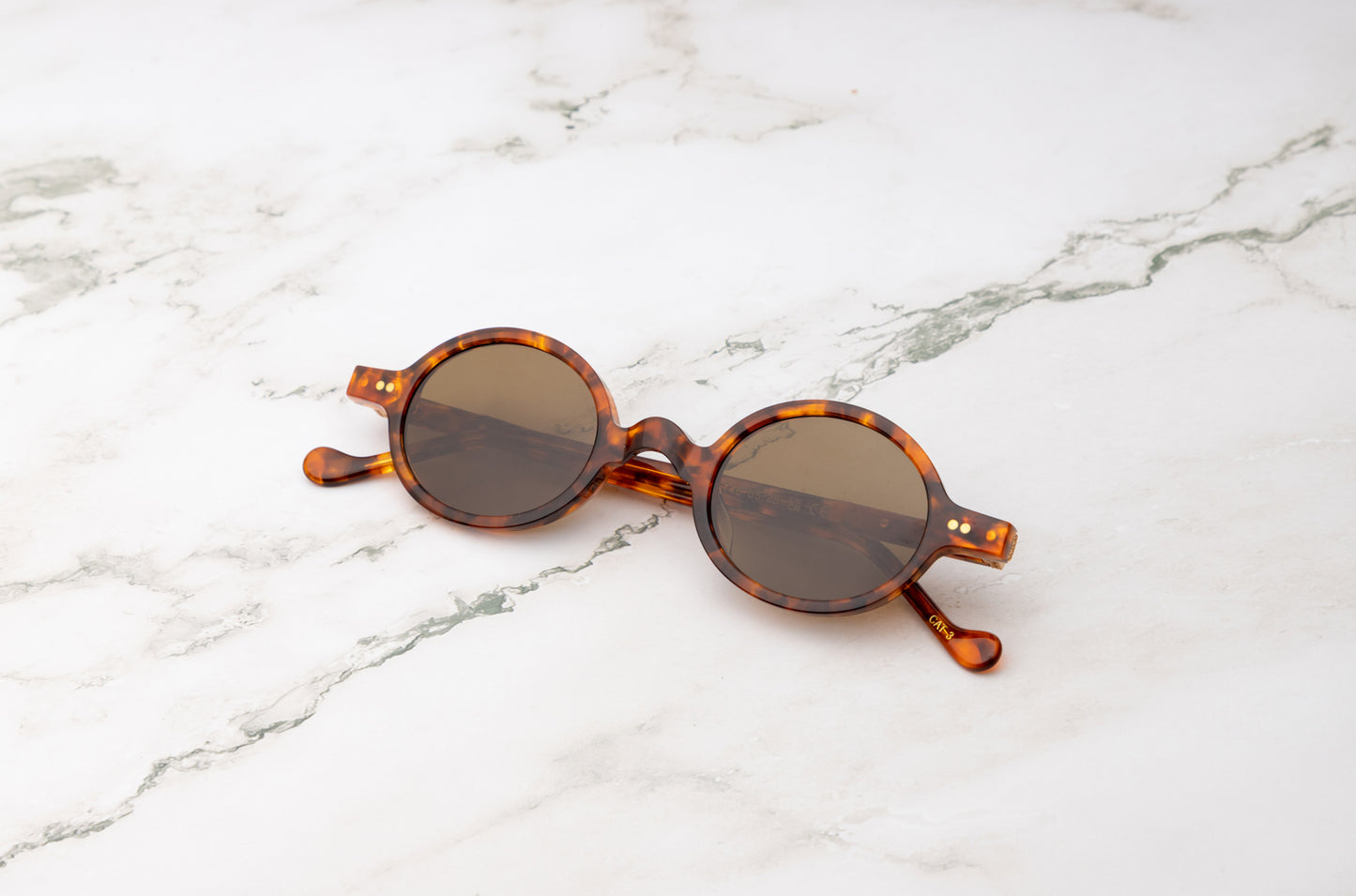 Brown round sunglasses with polarized lenses by Kopajos