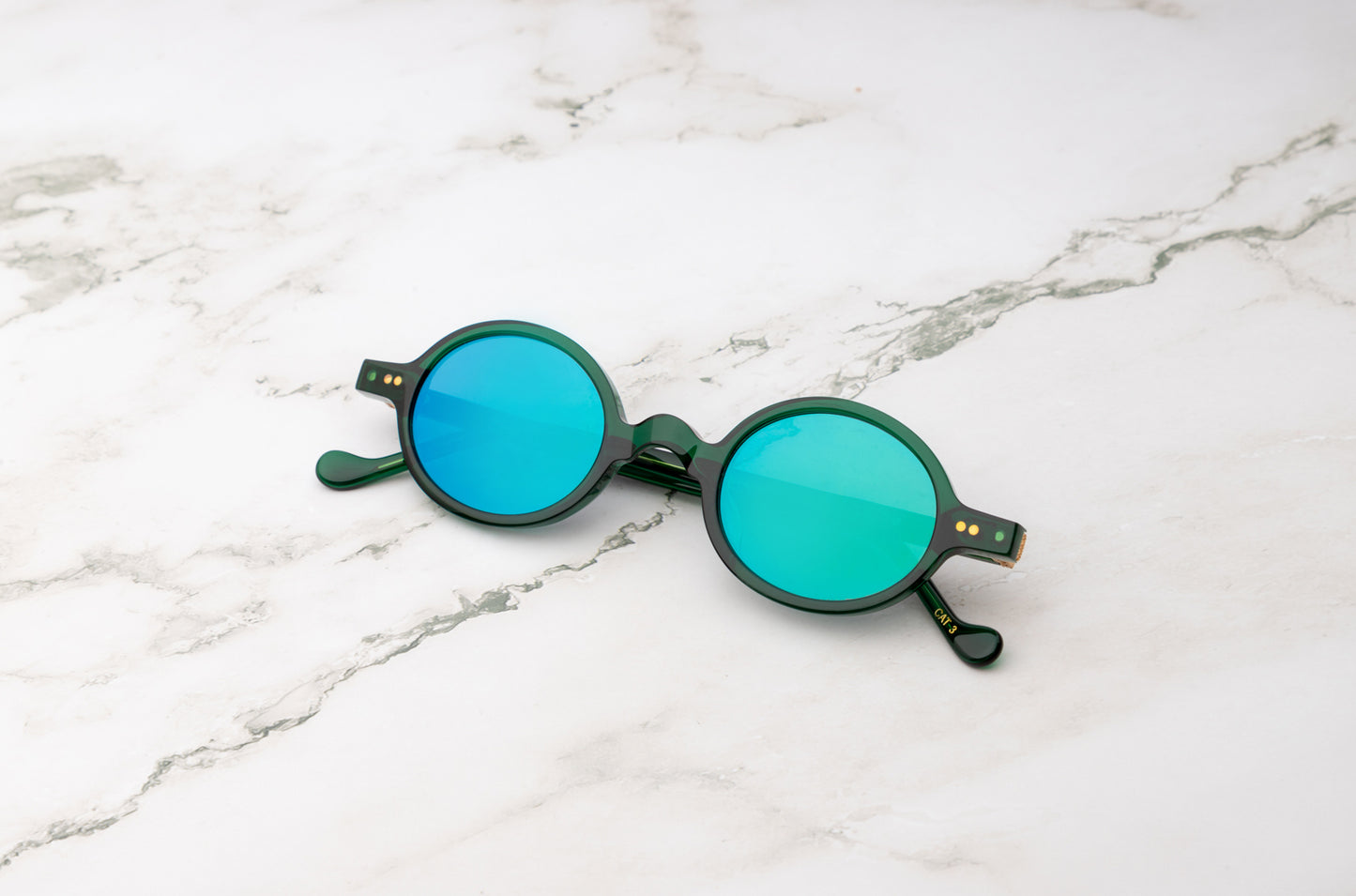Green round sunglasses with mirror polarized lenses by Kopajos