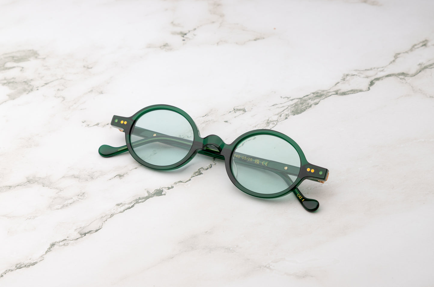 Green round sunglasses with light polarized lenses by Kopajos
