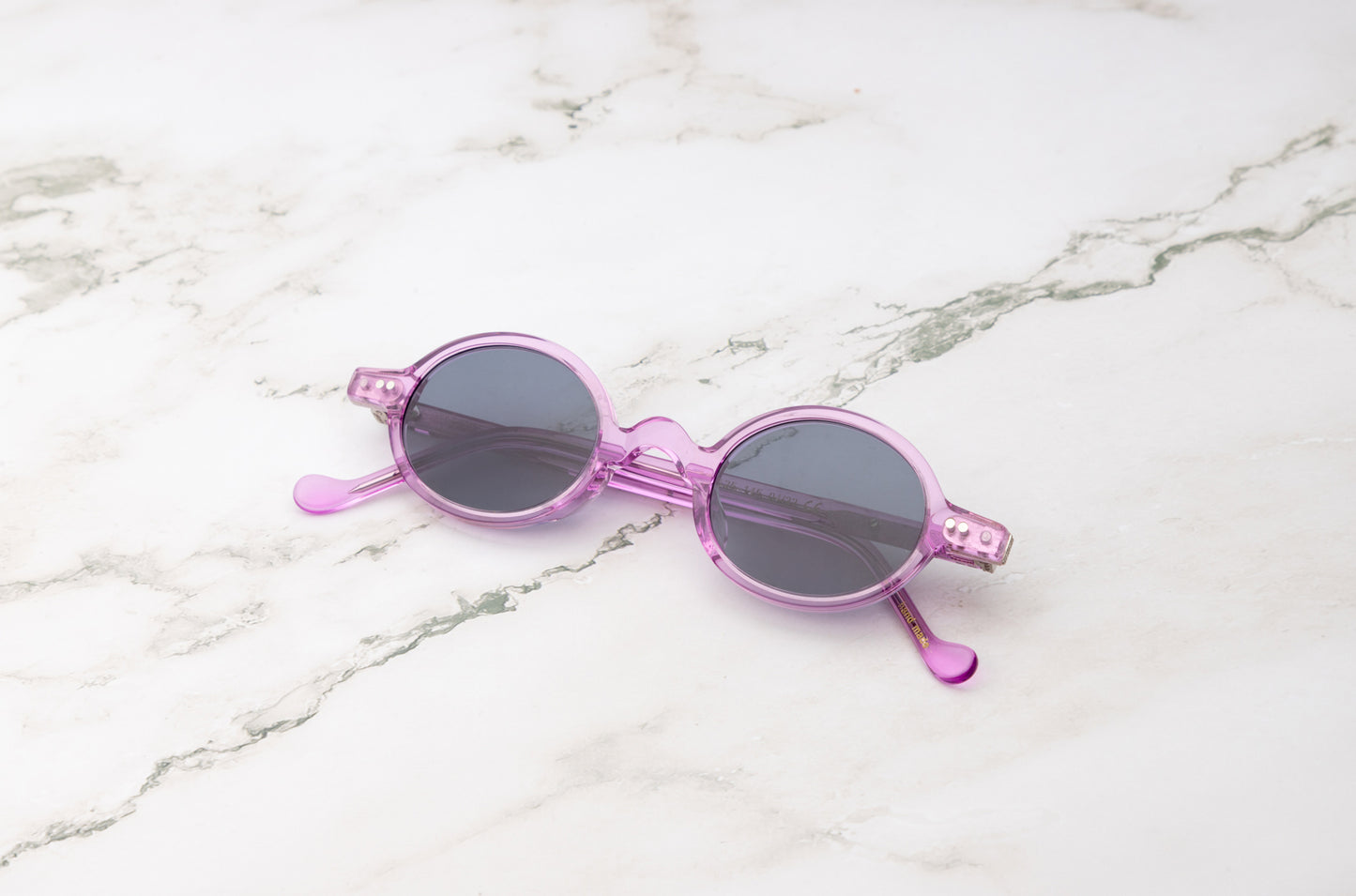 Violet round sunglasses for women with black polarized lenses by Kopajos