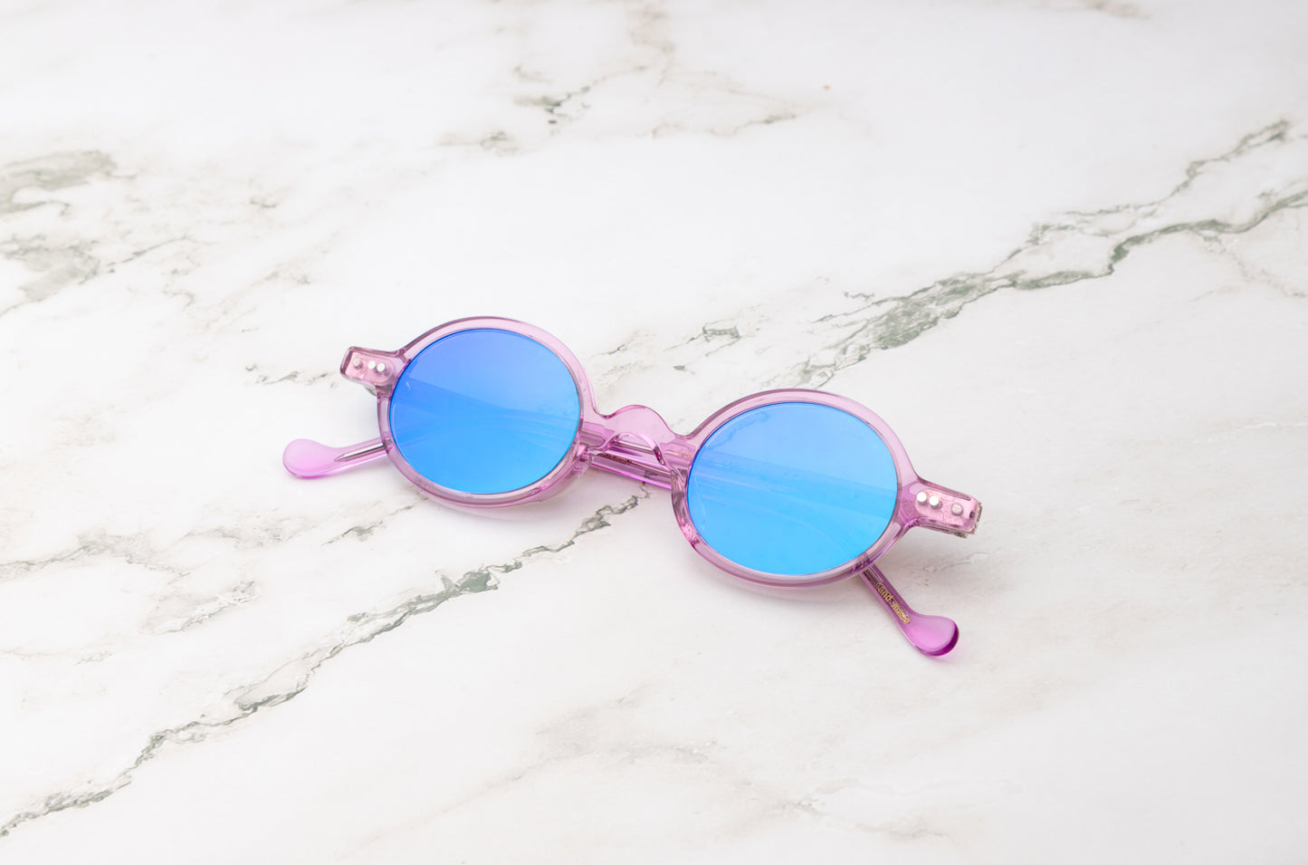 Violet round sunglasses for women with blue polarized lenses by Kopajos