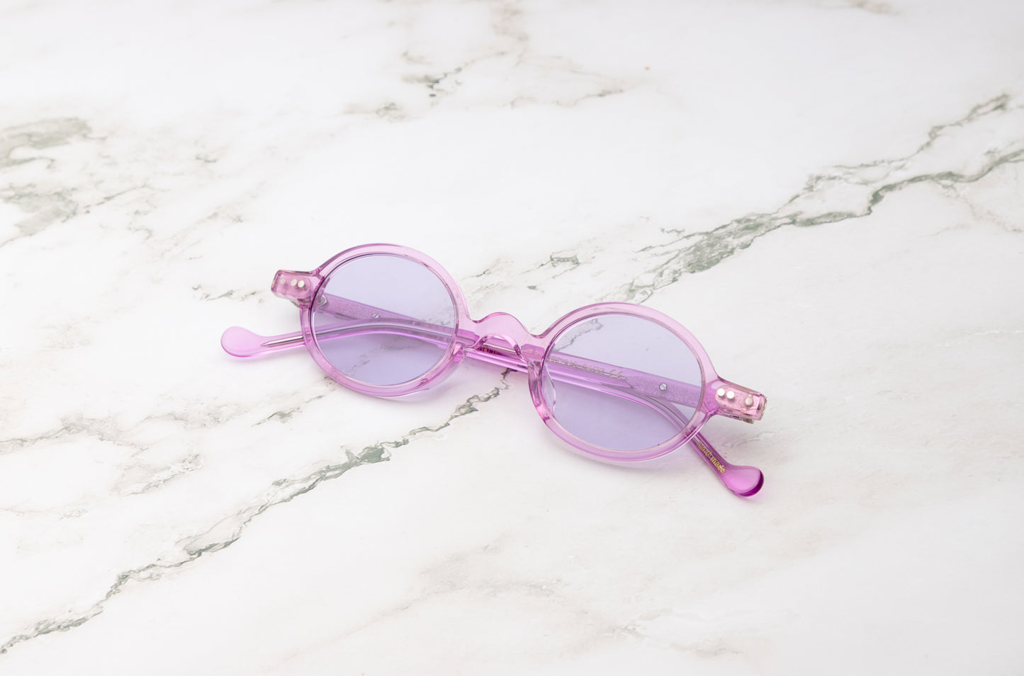Violet round sunglasses for women with polarized lenses by Kopajos