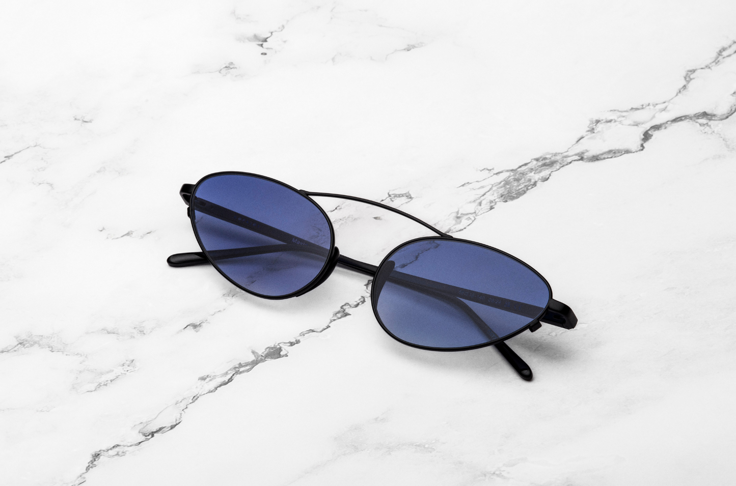 Black female cat eye sunglasses, Kopajos
