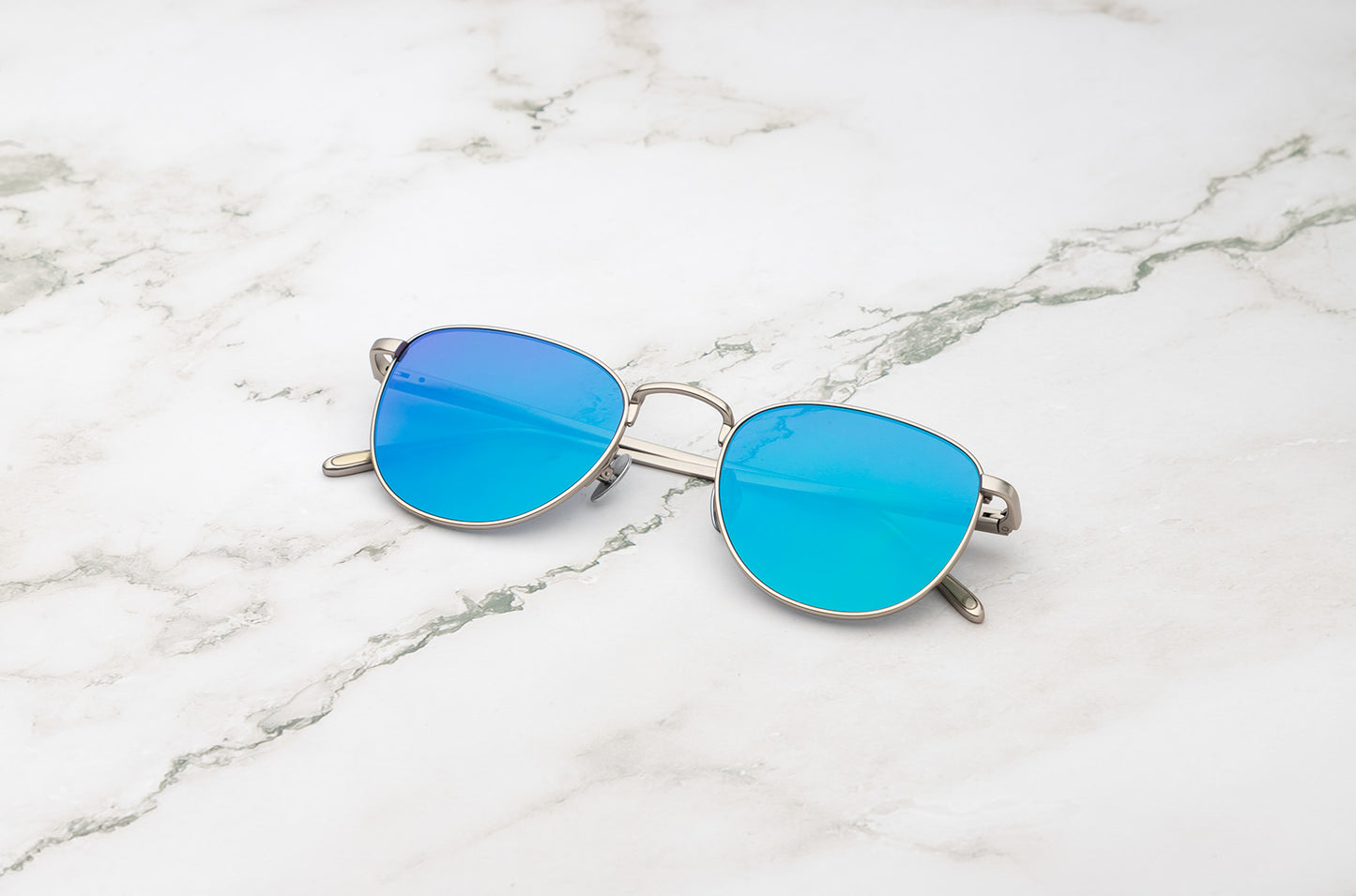 Silver aviator sunglasses with mirror polarized lenses by Kopajos