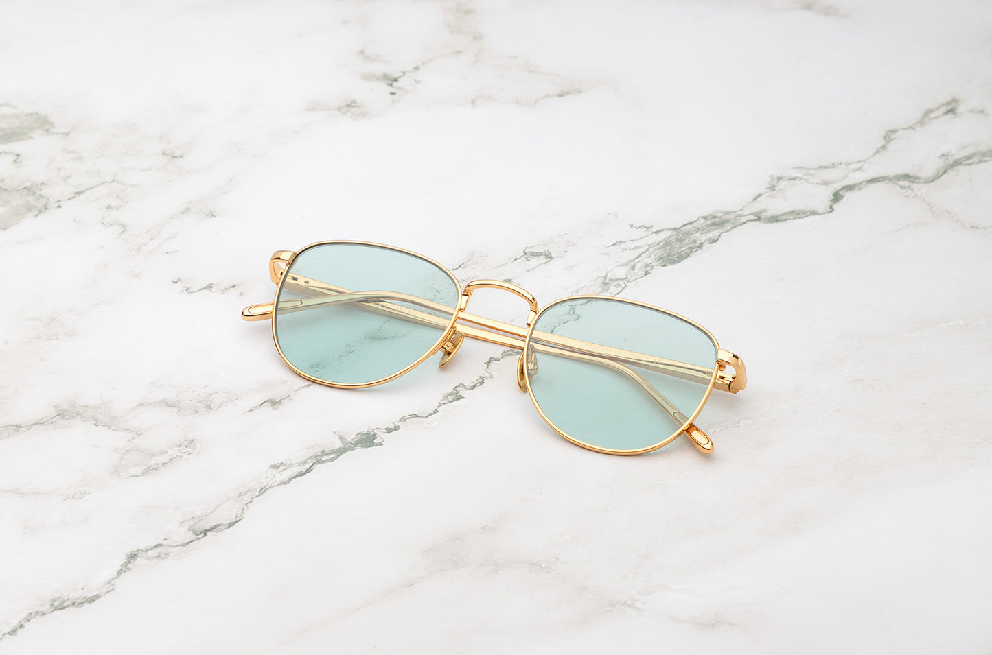 Gold aviator sunglasses with polarized lenses by Kopajos