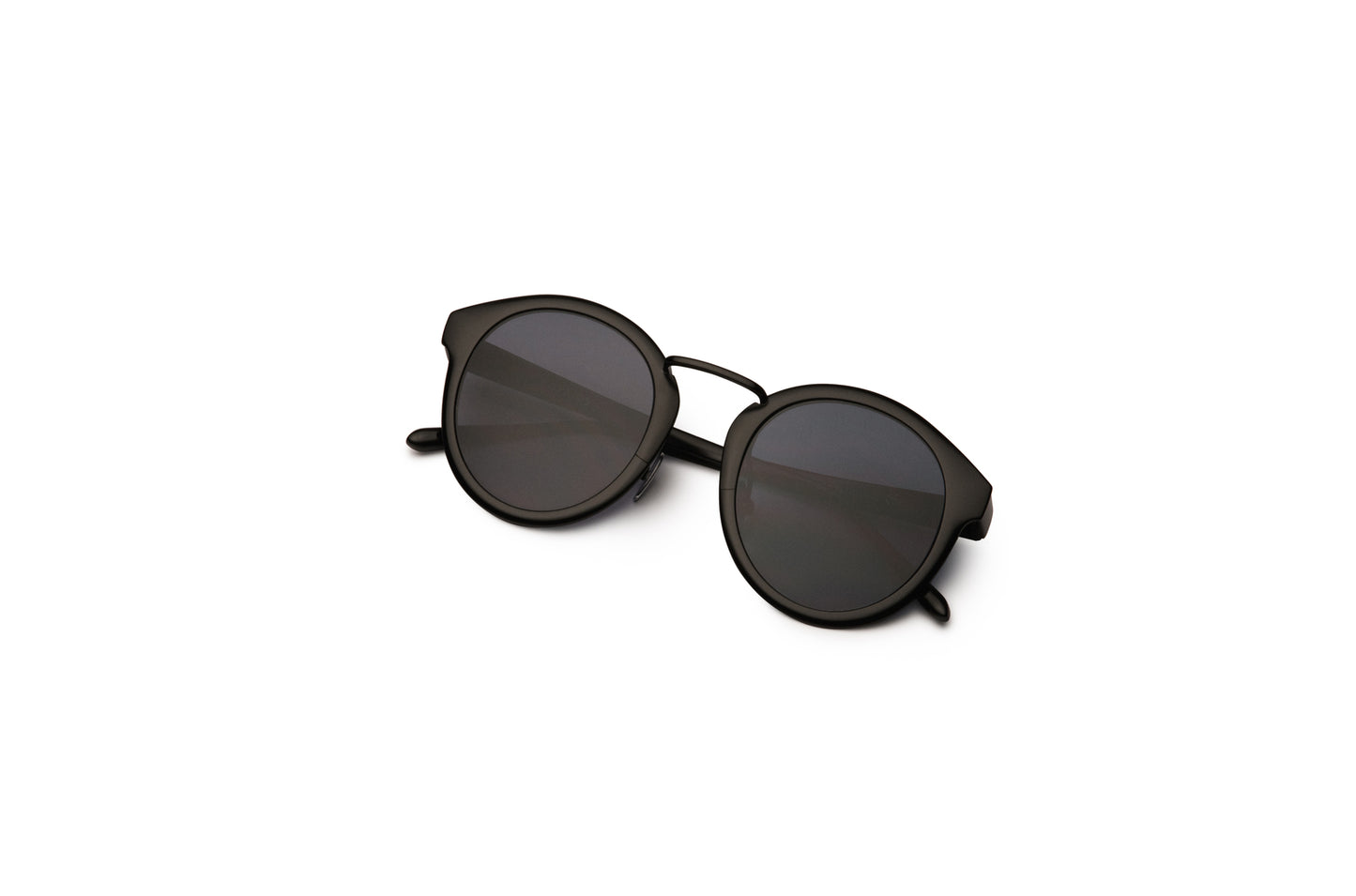 Black round sunglasses for men and women with polarized black lenses by Kopajos
