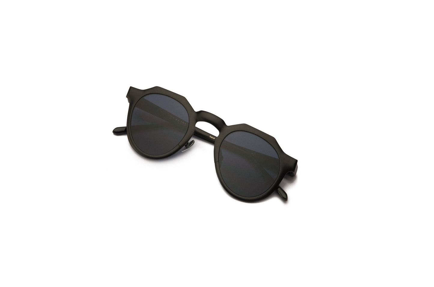 Black round shape sunglasses for men with polarized lenses by Kopajos