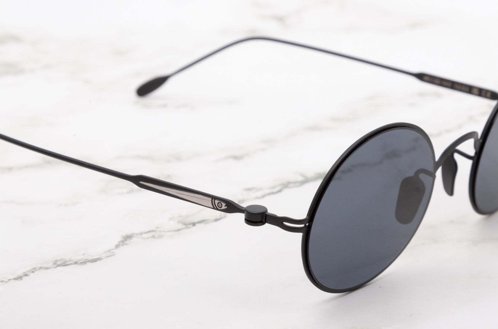 Paloma round sunglasses for men and women with polarized lenses by Kopajos, logo details