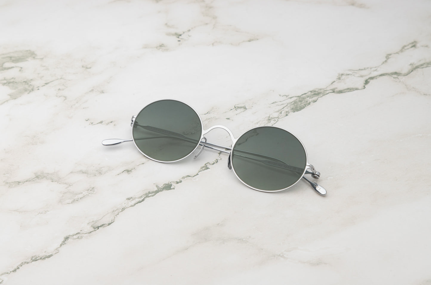 Silver round sunglasses with polarized lenses by Kopajos