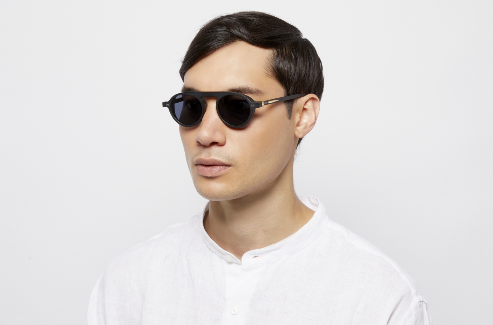 Model wearing the classic Peter Frank round sunglasses for men.