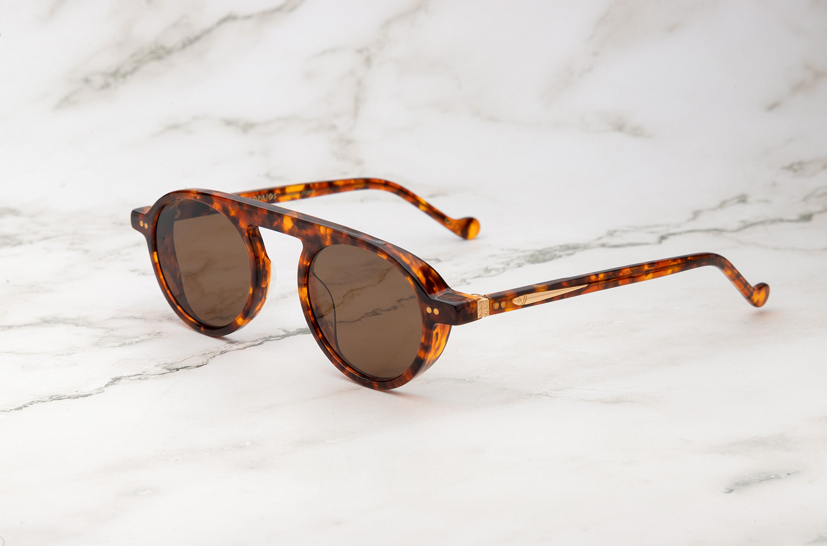 The unique design of Peter Frank's round shaped face sunglasses.