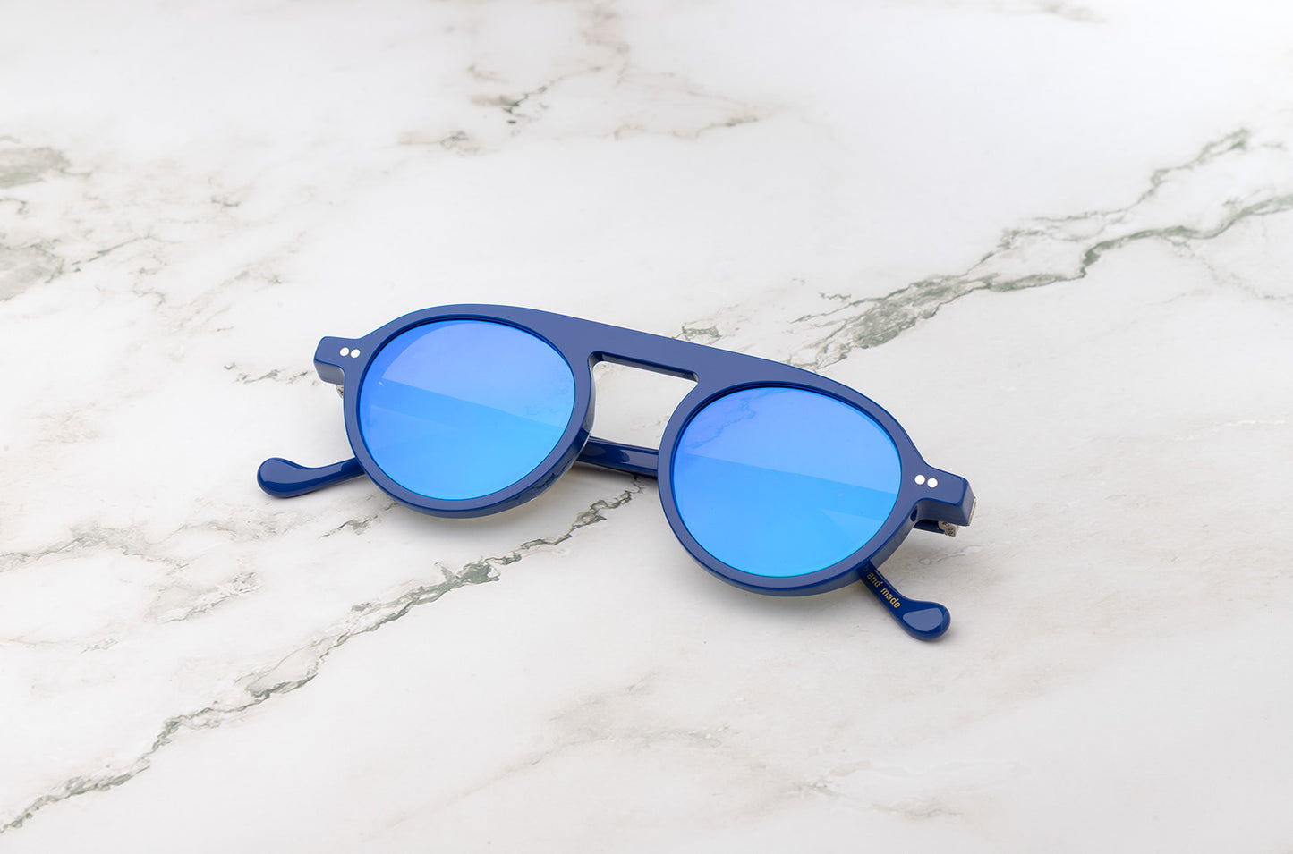 Men's round frame sunglasses Peter Frank with polarized lenses.