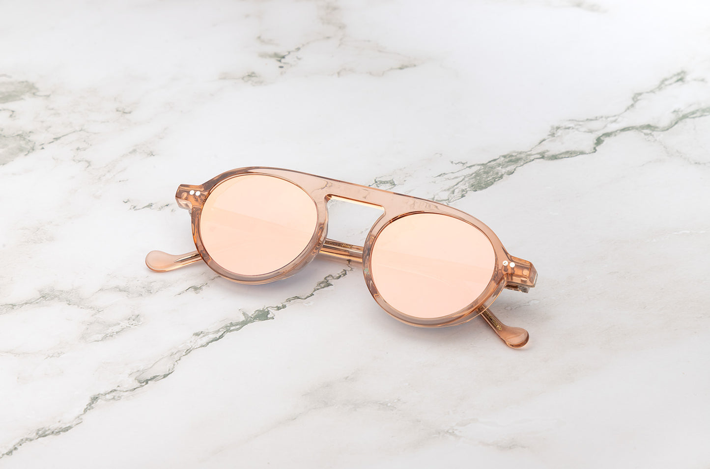 Close-up on the polarized lens of the Peter Frank womens round sunglasses.