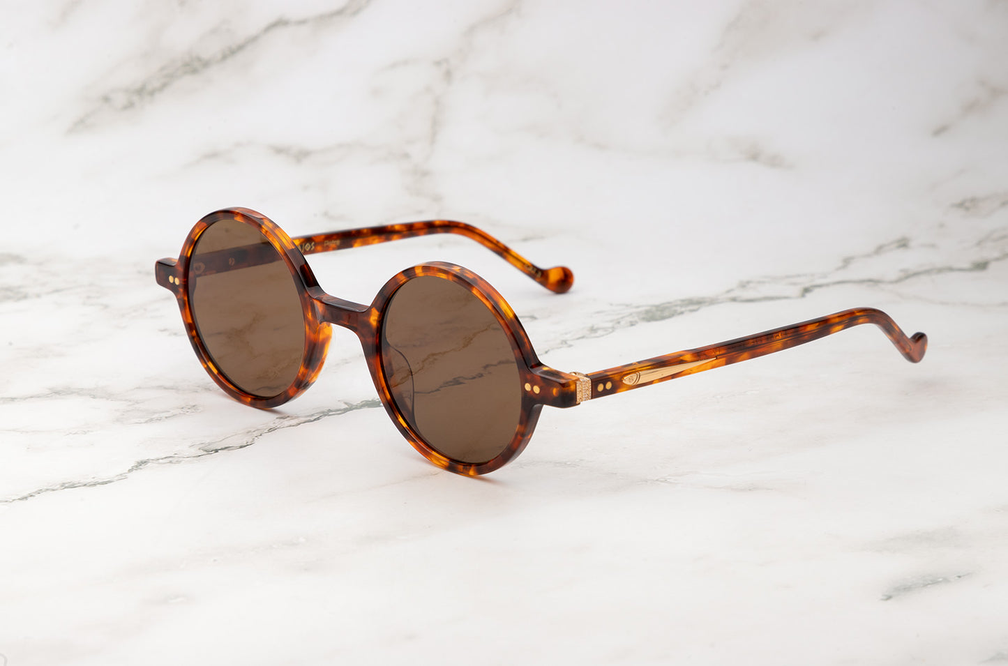Kopajos Petra round tortoise sunglasses, a versatile accessory.