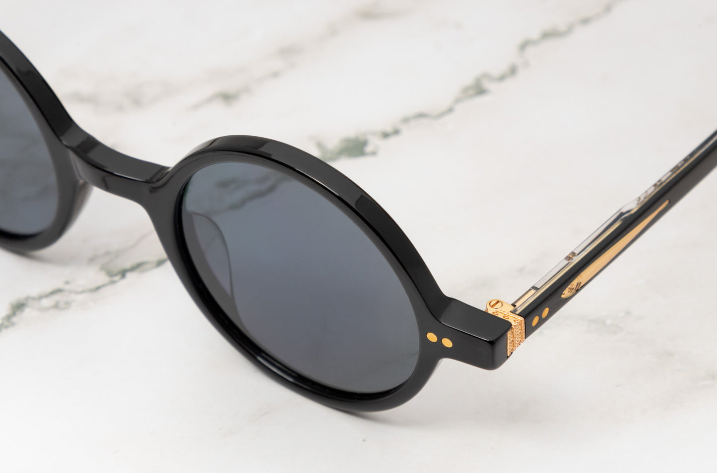 The iconic mens round sunglasses design of the Kopajos Petra.