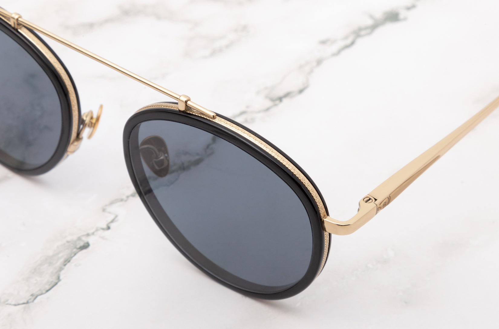 The elegant Sasha Davidov aviator sunglasses for women from Kopajos.