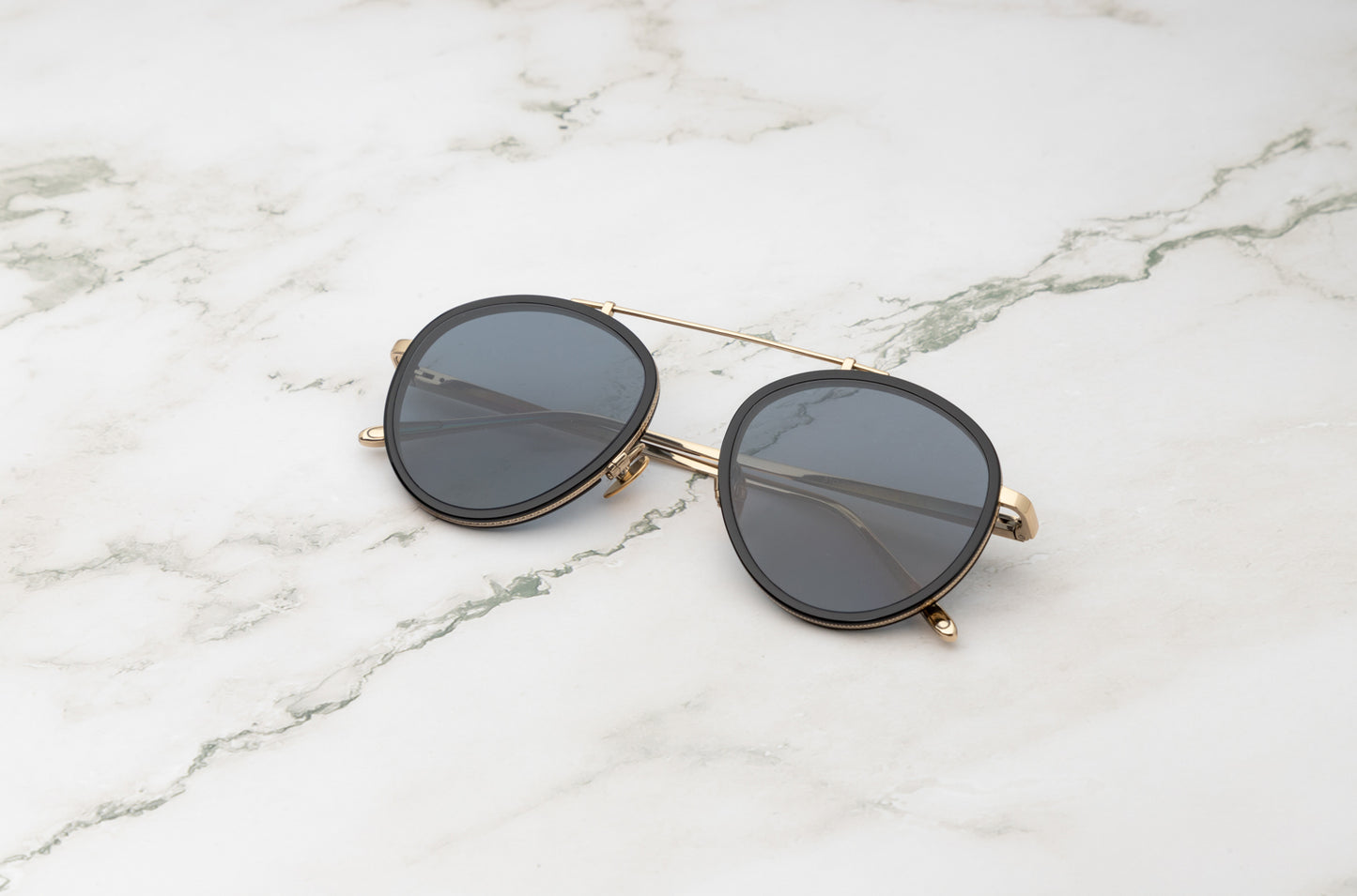 The glamorous Kopajos Sasha Davidov oversized aviator sunglasses.