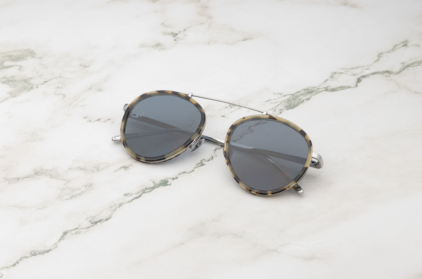 Experience the best polarized protection with the Sasha Davidov silver aviator sunglasses.