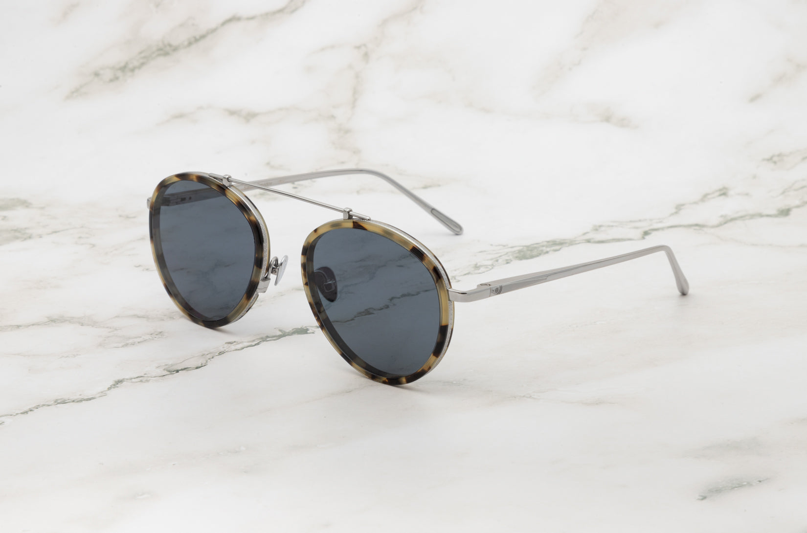 The luxurious finish of the Kopajos Sasha Davidov silver aviator sunglasses.