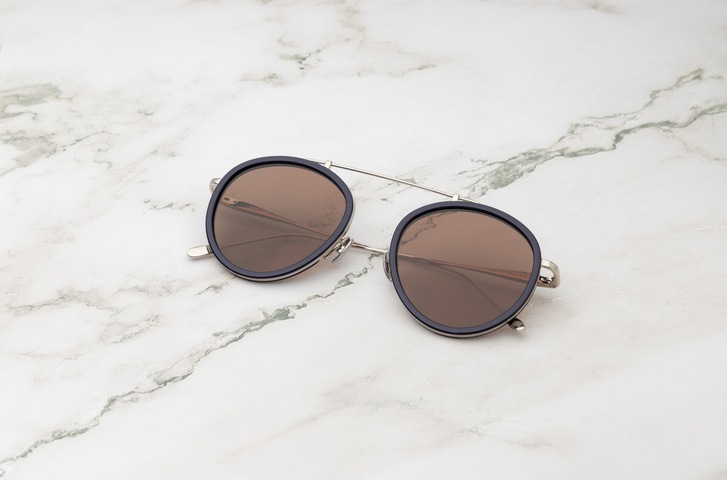 Kopajos Sasha Davidov aviator sunglasses.