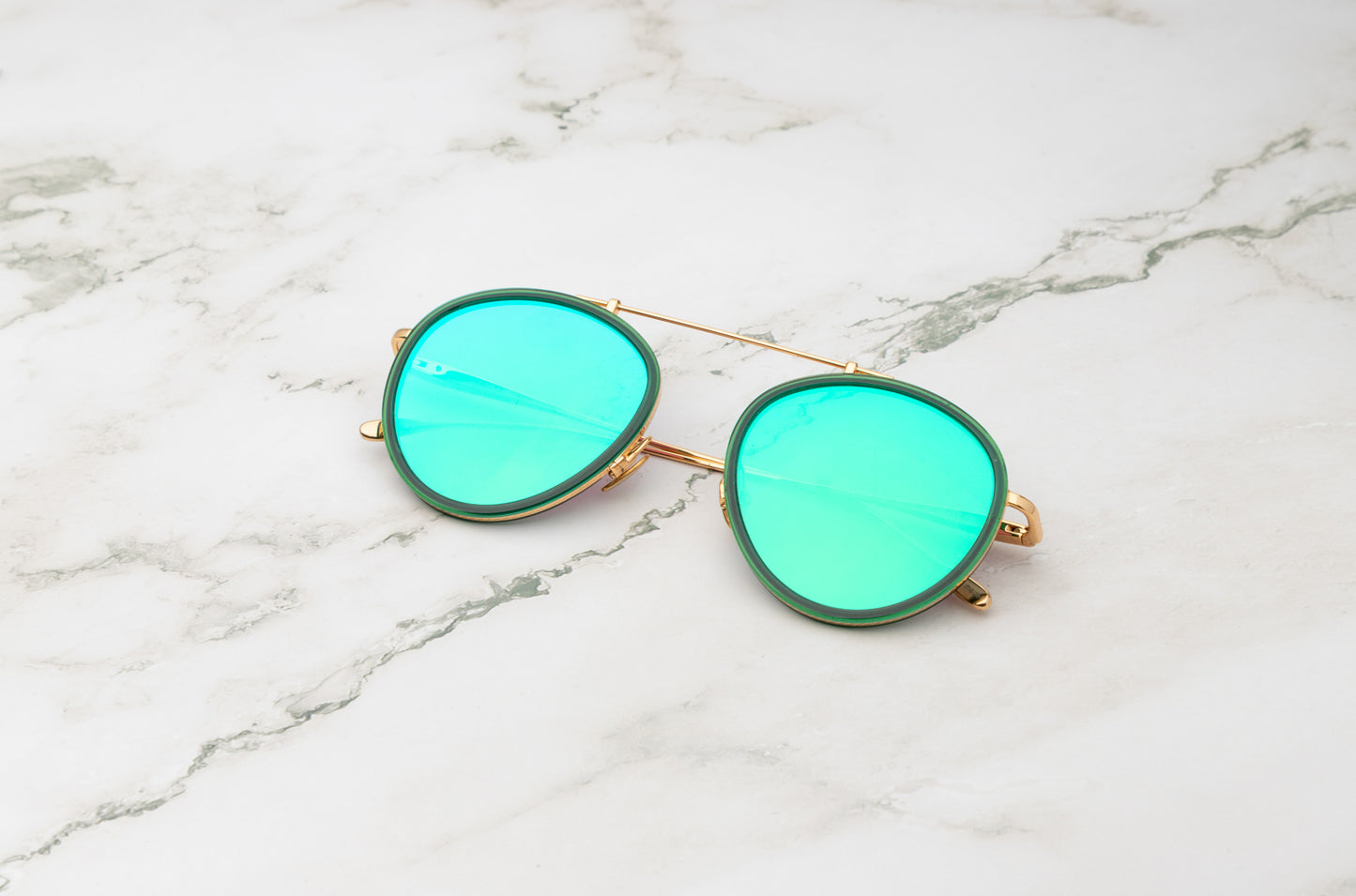 The ultimate luxury accessory: Kopajos Sasha Davidov in gold.