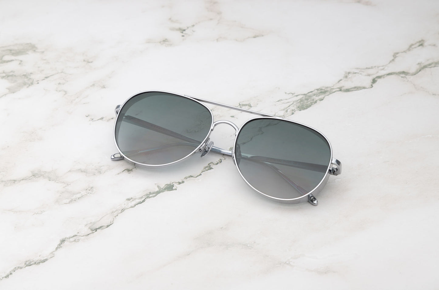 Solitaire aviator sunglasses for women.