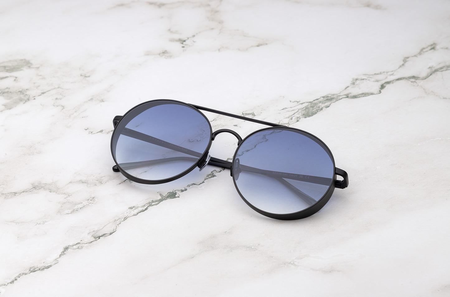 The timeless, cool aesthetic of the Kopajos Thunderball black round sunglasses.
