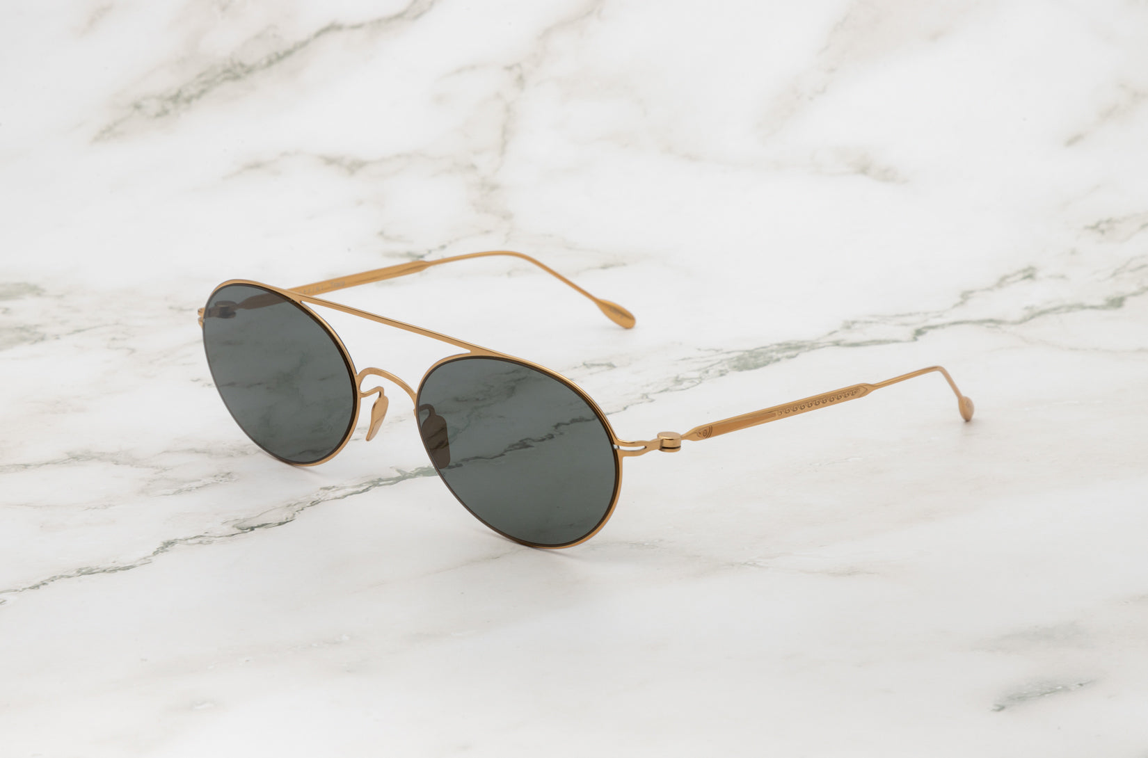A pair of beautifully rounded sunglasses, the Tracy model from the Kopajos collection.