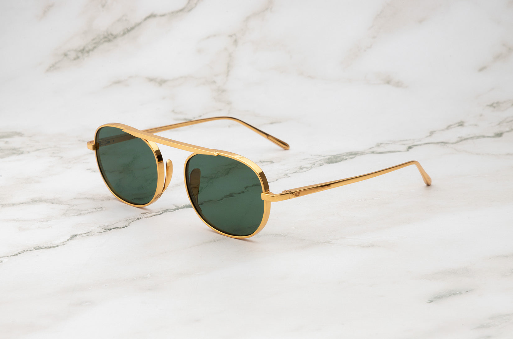 Front view of the sophisticated and timeless Willard White round sunglasses.
