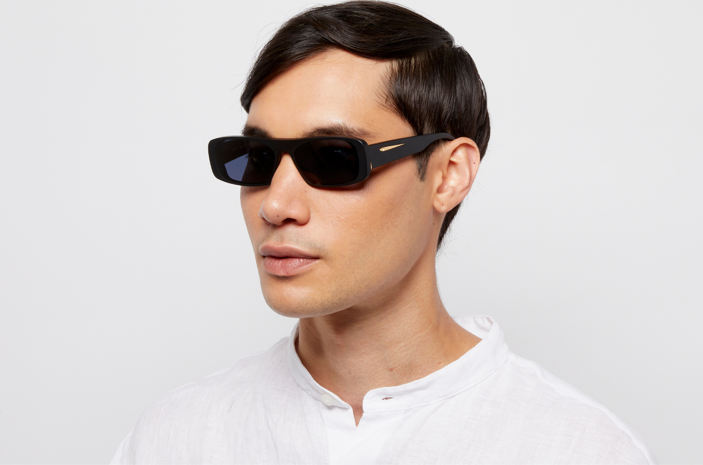 Front view of the Diogo Ferreira, a small yet bold mask sunglasses model.