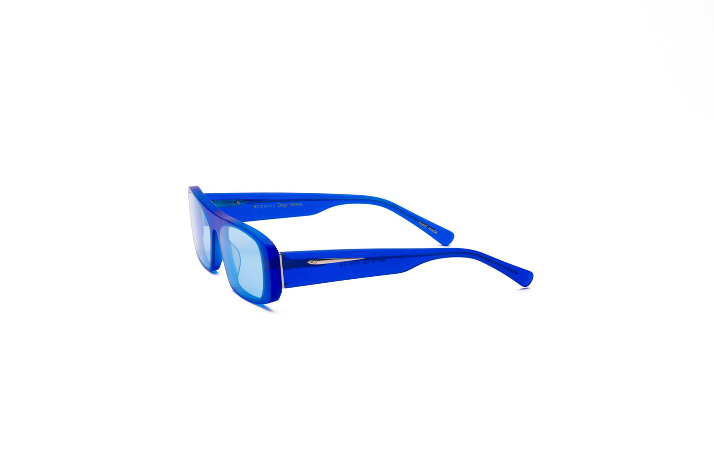 The bold and elegant structure of the Kopajos Diogo Ferreira blue mask sunglasses.
