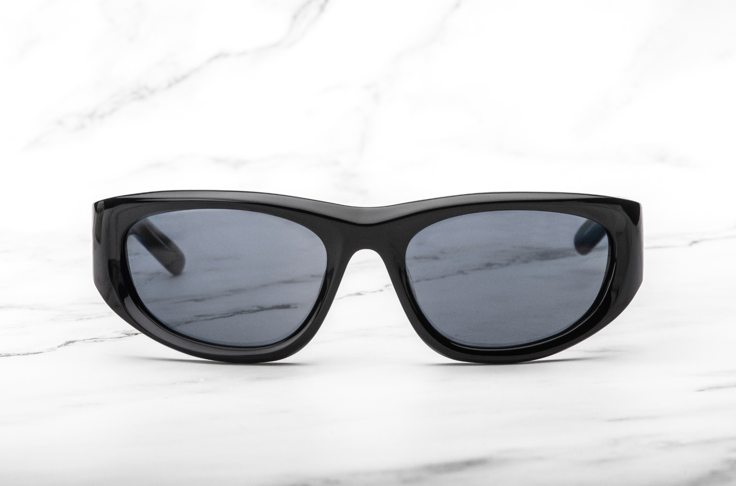 Gogol by Kopajos: mask sunglasses for men and women with black frame and dark polarized lenses.