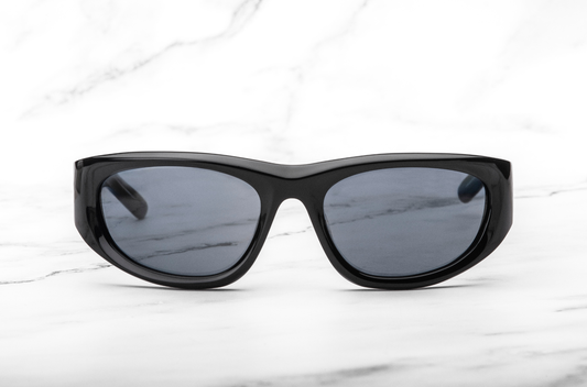 Gogol by Kopajos: mask sunglasses for men and women with black frame and dark polarized lenses.