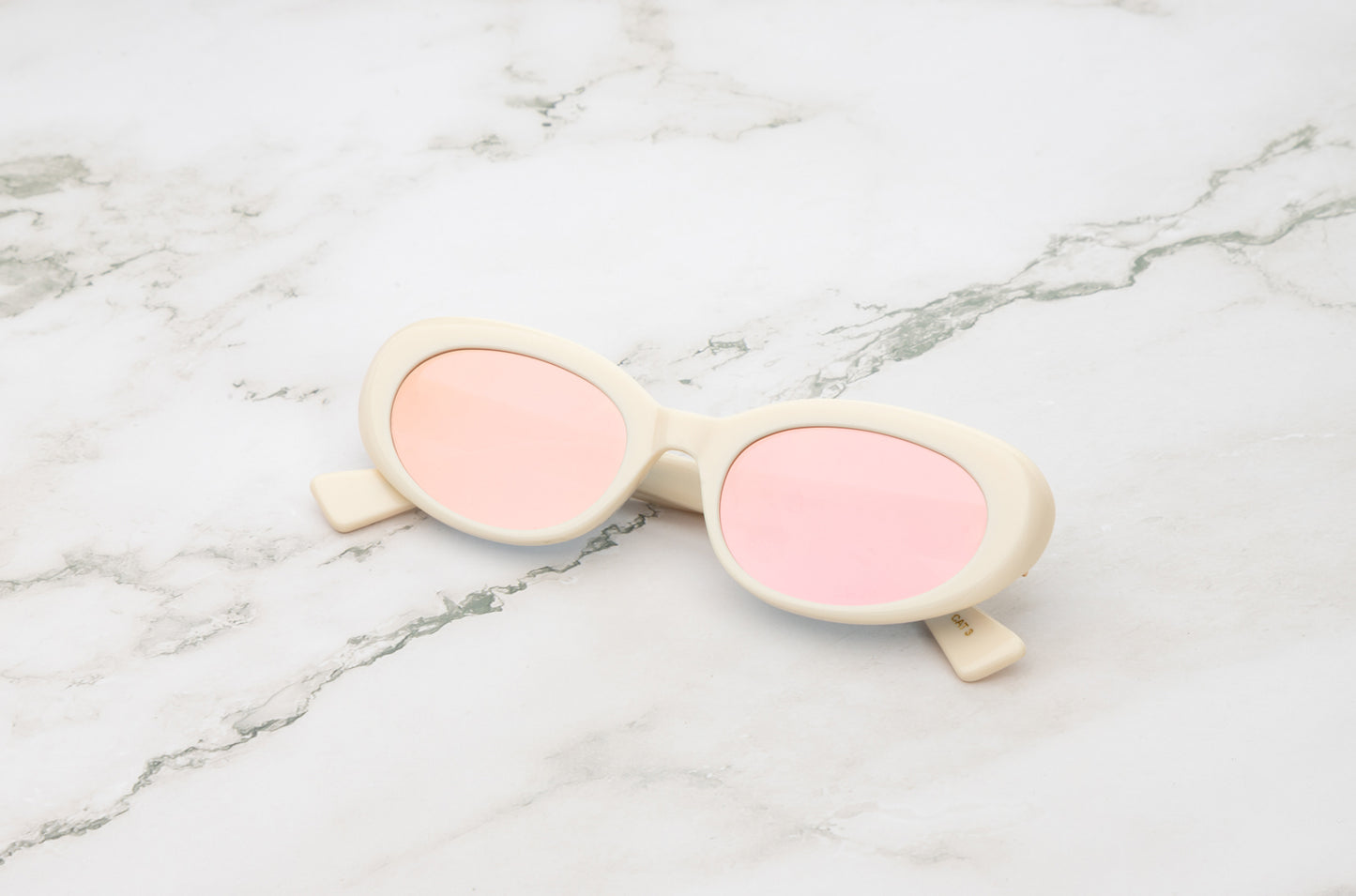 Lina round sunglasses by Kopajos with white frame and pink mirrored polarized lenses for men and women.