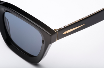 Black mask sunglasses for men and women by Kopajos, frame details