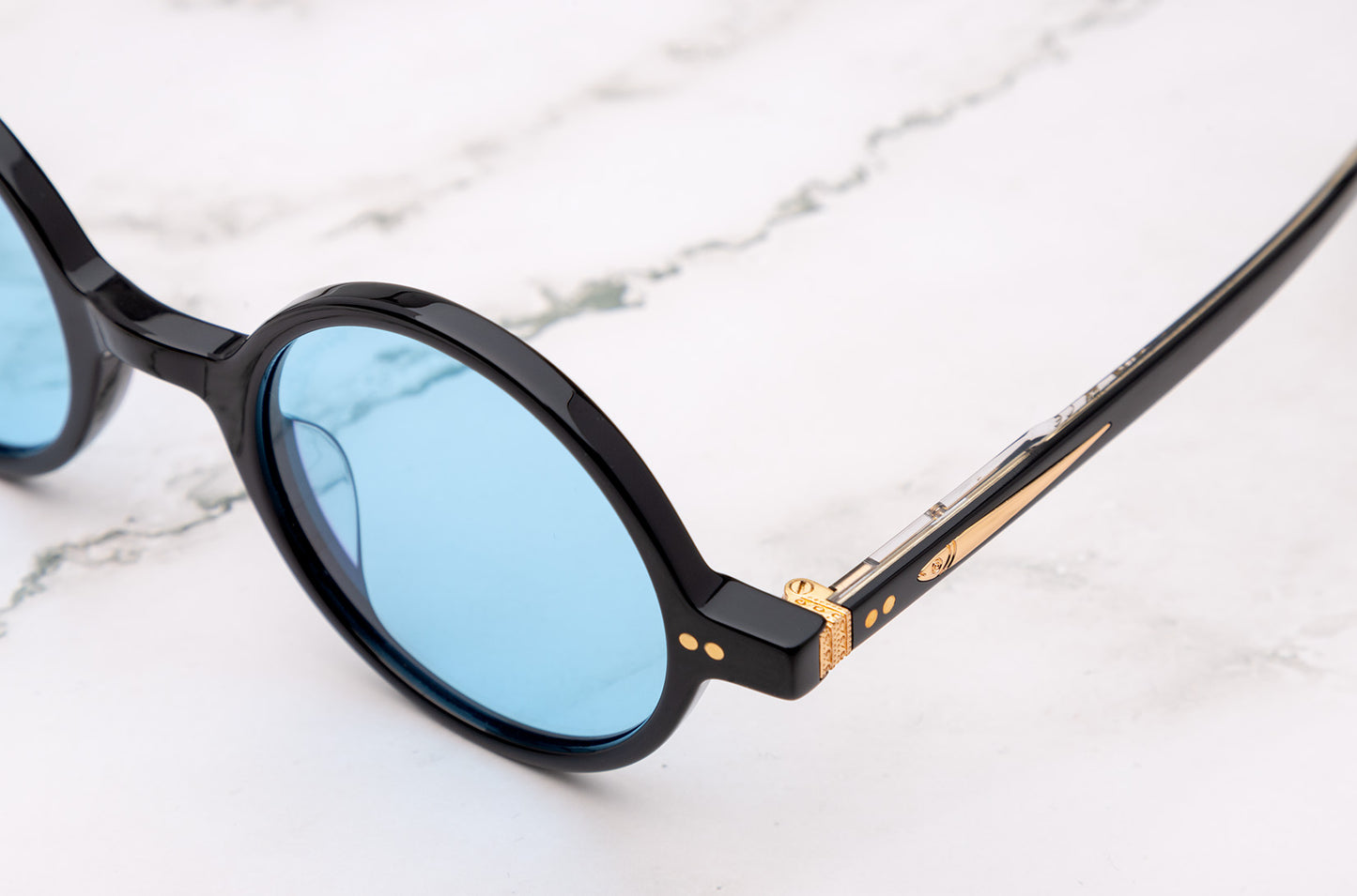 Discover the Petra, a pair of round frame sunglasses by Kopajos.